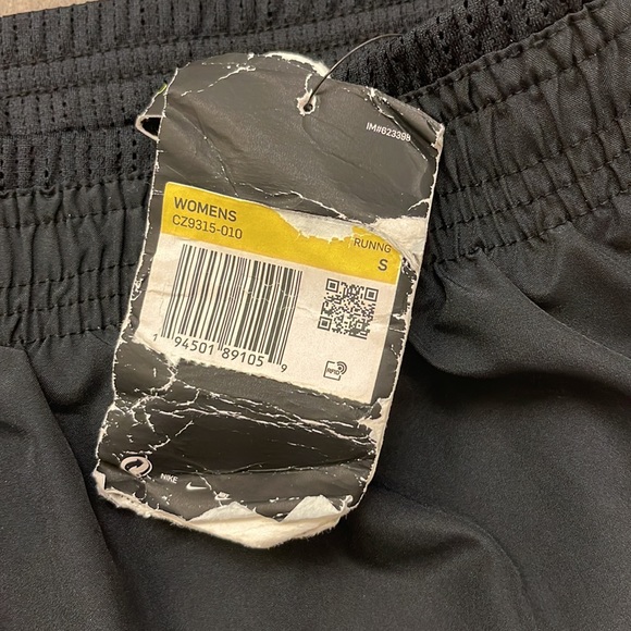 Nike running shorts - Picture 3 of 4